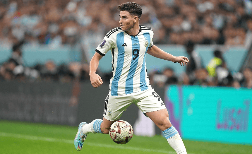 巴萨皇马巨星合体围剿阿根廷新王梅西接班人能否扛住西甲双雄？