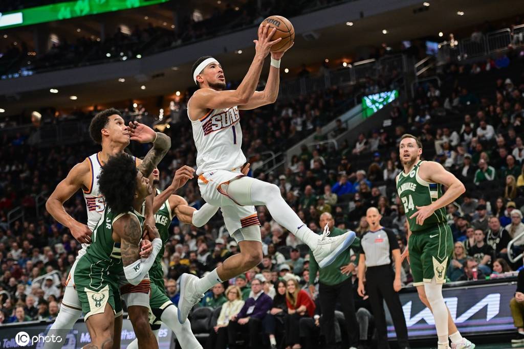 字母哥37+6+11布克空砍39+11 雄鹿送太阳4连败